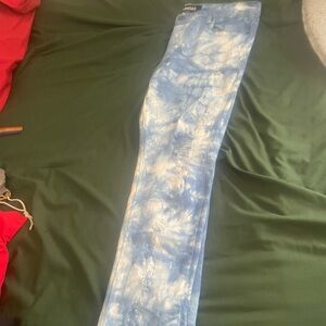 Jeans I barley wore them still look new, don’t want to throw them away